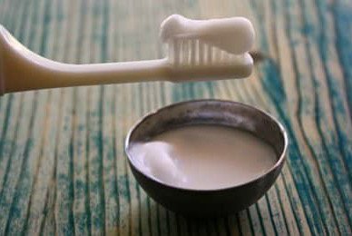 homemade teeth whitener baking soda