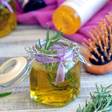 Using Rosemary Essential Oil for Hair Growth